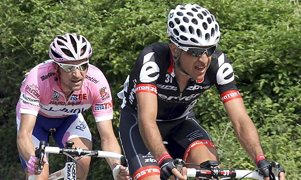Carlos Sastre &eacute;s Mencsov a Vez&uacute;von