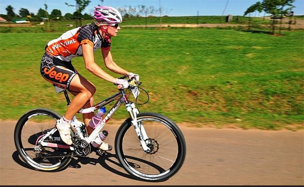 erd&eacute;lyi eszter multigirl
