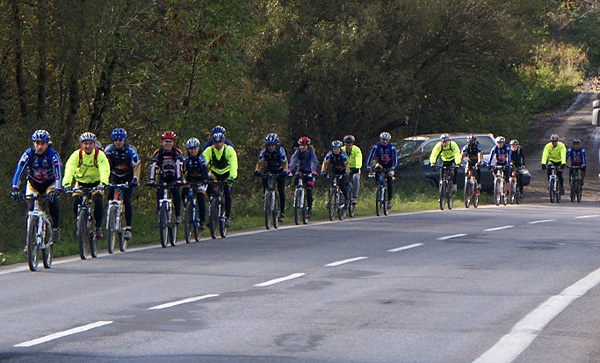 látni és látszani