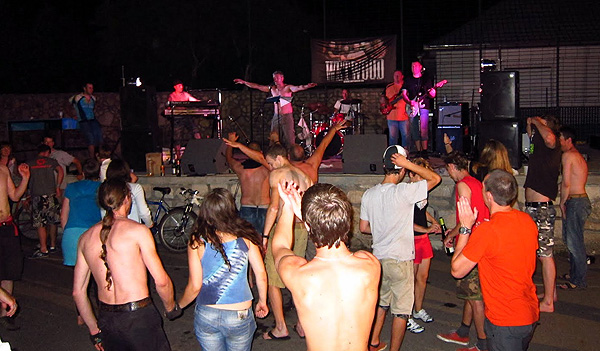 erdbénye drótszamár fesztivál