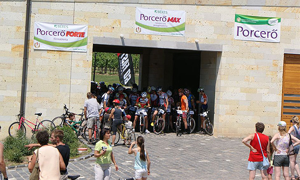 erdbénye drótszamár fesztivál